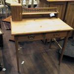 105 7448 WRITING DESK